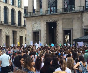 5SOS Milano Mondadori folla